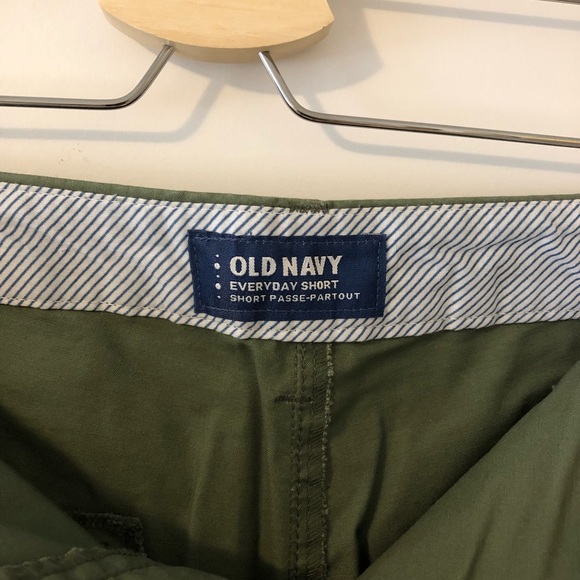 Old Navy 5” Chino Shorts - Picture 2 of 3